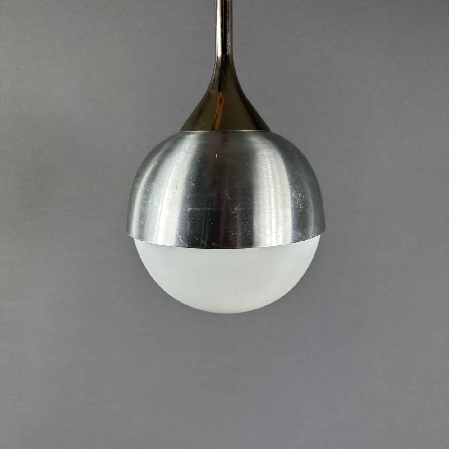 Staff Pendelleuchte Hängeleuchte Tropfenform aus Aluminium und Glas, 1970er Jahre, deutsche Designleuchte