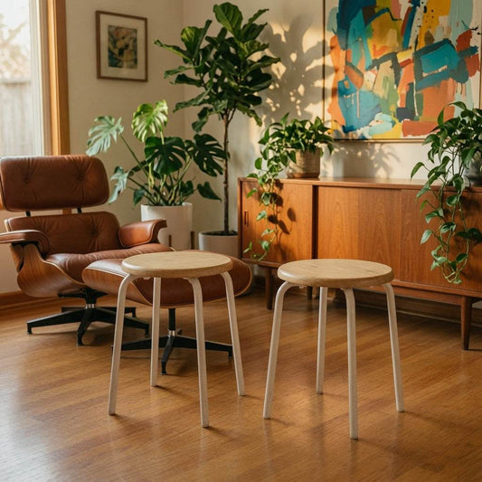 Vintage Hocker mit weiß lackiertem Metallgestell und Honig-Holzsitz aus den 1980er Jahren