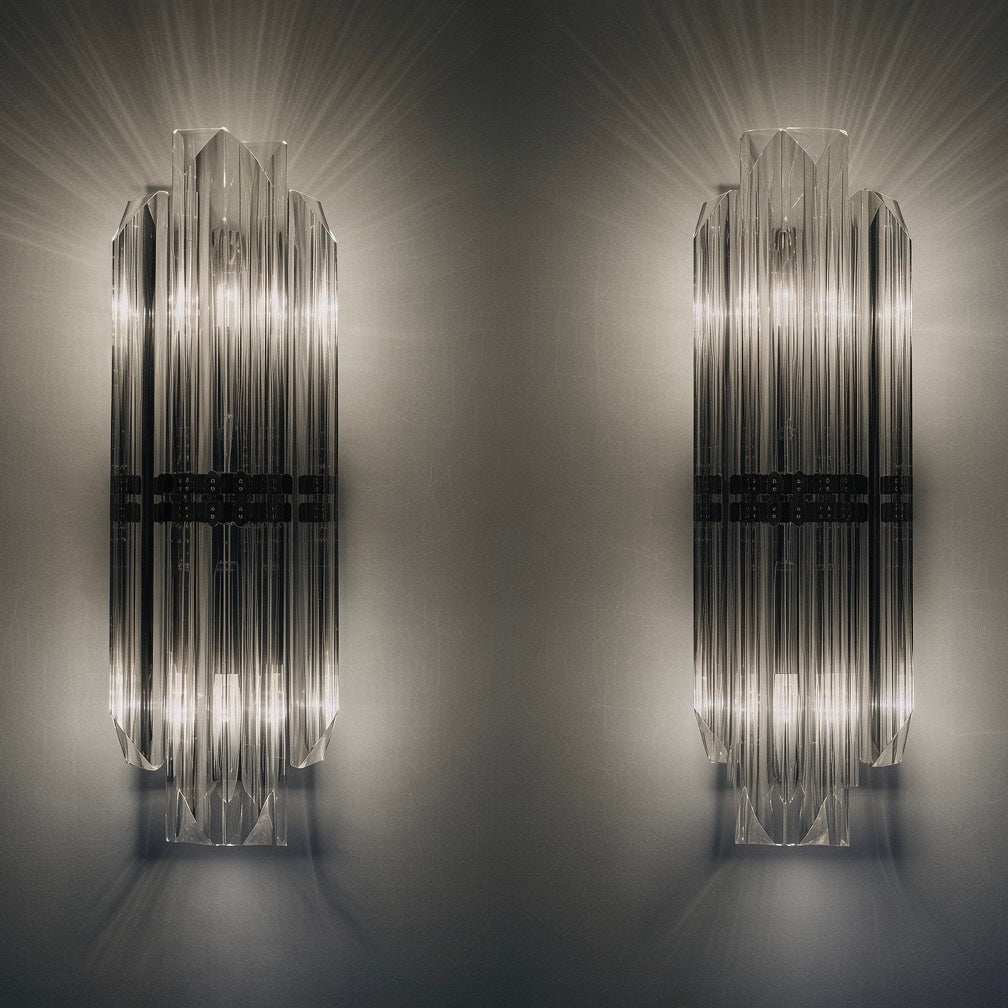 Paar Murano-Wandleuchten Triedri aus Kristallglas und Chrom im Venini-Stil der 1970er Jahre, dreikantige Glasprismen, italienisches Design.