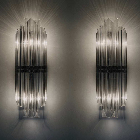 Paar Murano-Wandleuchten Triedri aus Kristallglas und Chrom im Venini-Stil der 1970er Jahre, dreikantige Glasprismen, italienisches Design.