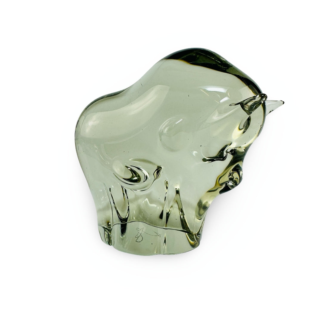 Livio Seguso Glasskulptur Stier – Seitenansicht mit Blick auf die Bodenpartie