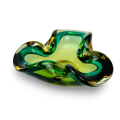 Murano Sommerso Schale/Aschenbecher, Kleeblattform, Grün & Bernstein, 1960er/70er