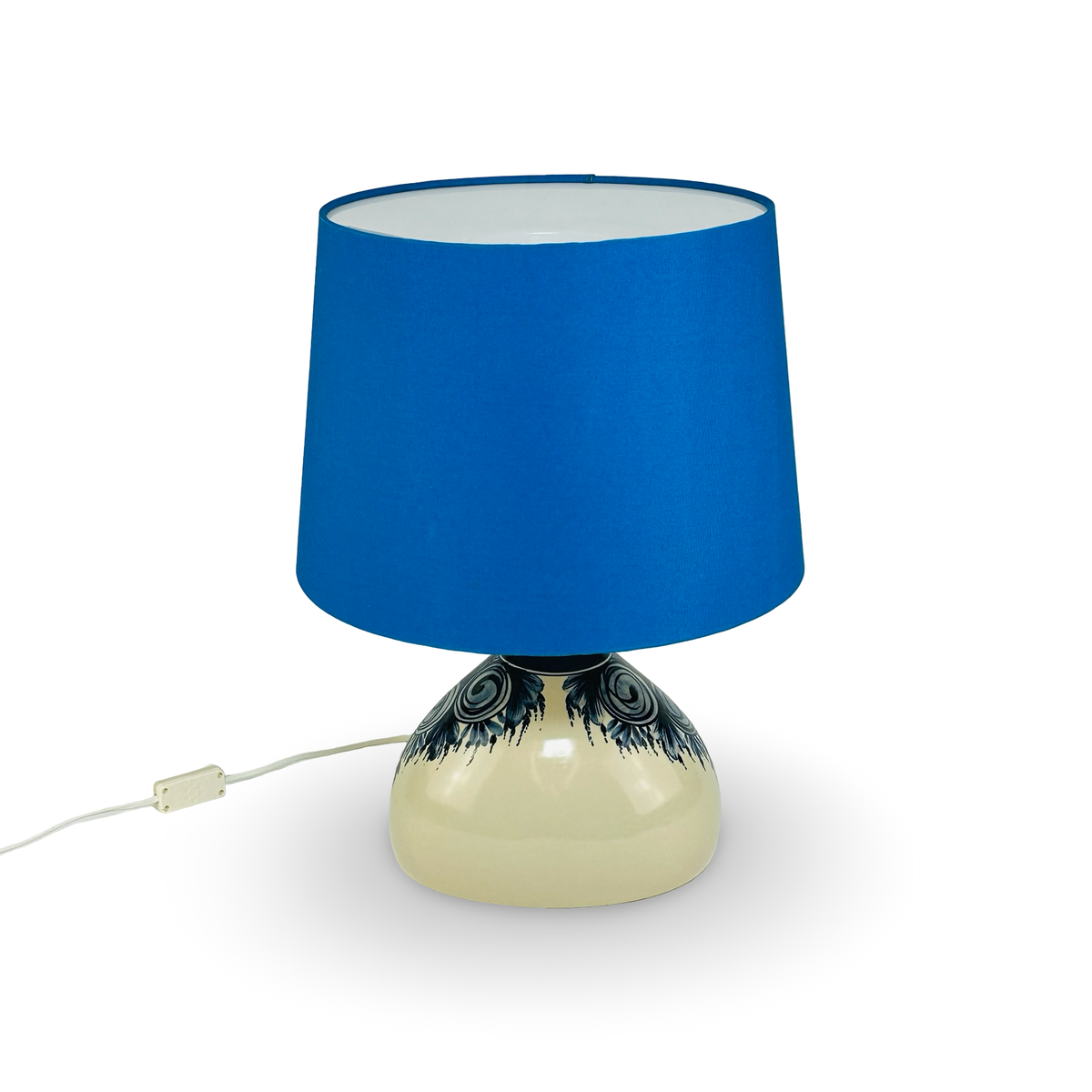 Tischlampe Gesamtansicht, Blick auf das blaue Rosetten-Dekor am Fuß