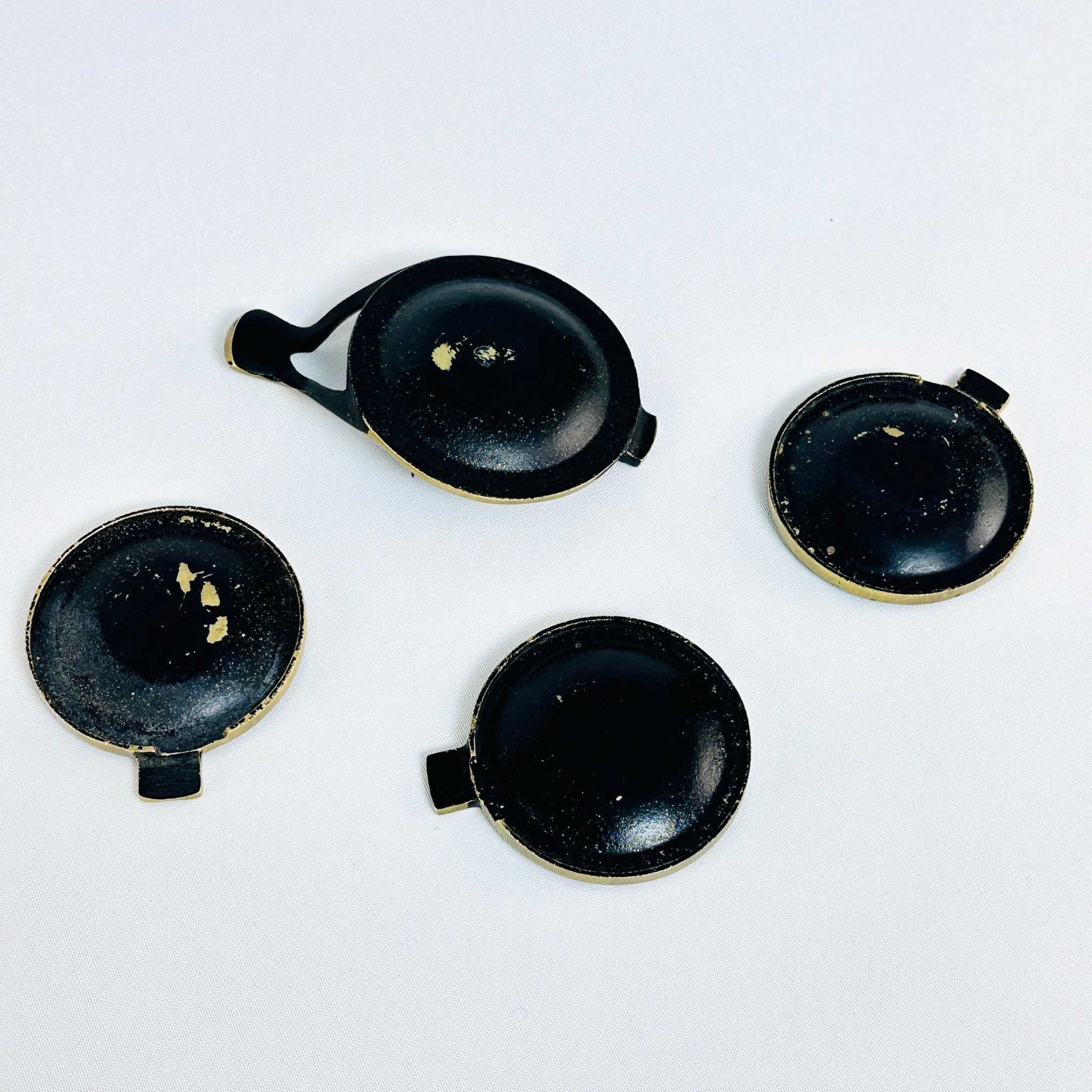 Aschenbecher-Set mit Halter im Stil von Walter Bosse aus den 1960er Jahren, geometrisches Design aus Messing