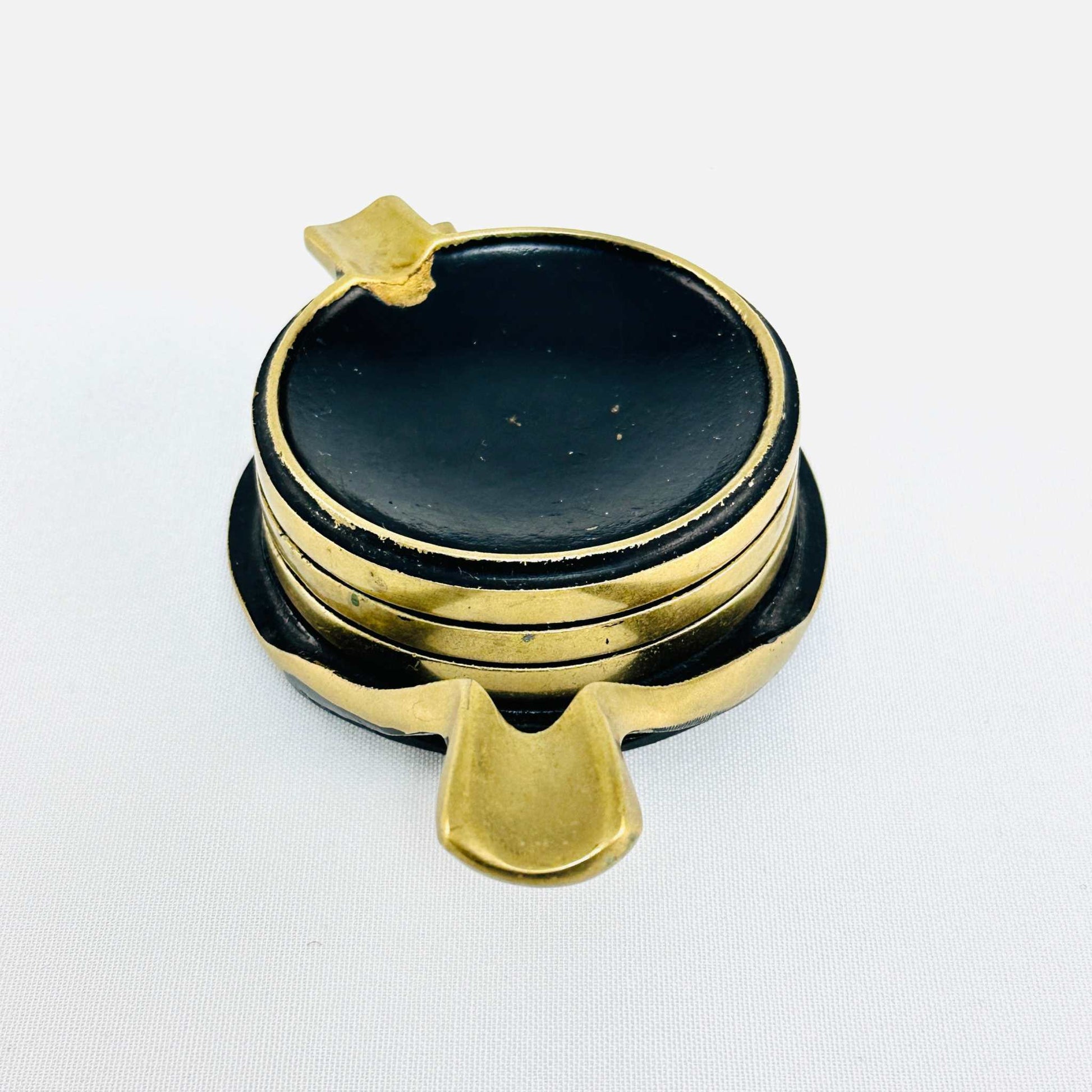 Aschenbecher-Set im Walter Bosse Stil aus den 1960er Jahren mit Halter aus Messing, Mid-Century Design