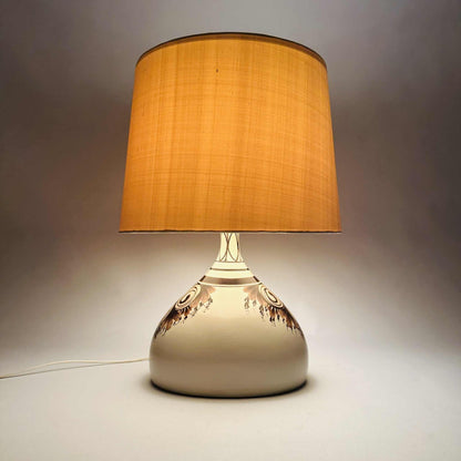 Wiinblad Rosenthal Tischleuchte eingeschaltet, warmes Licht durch den Original-Stoffschirm