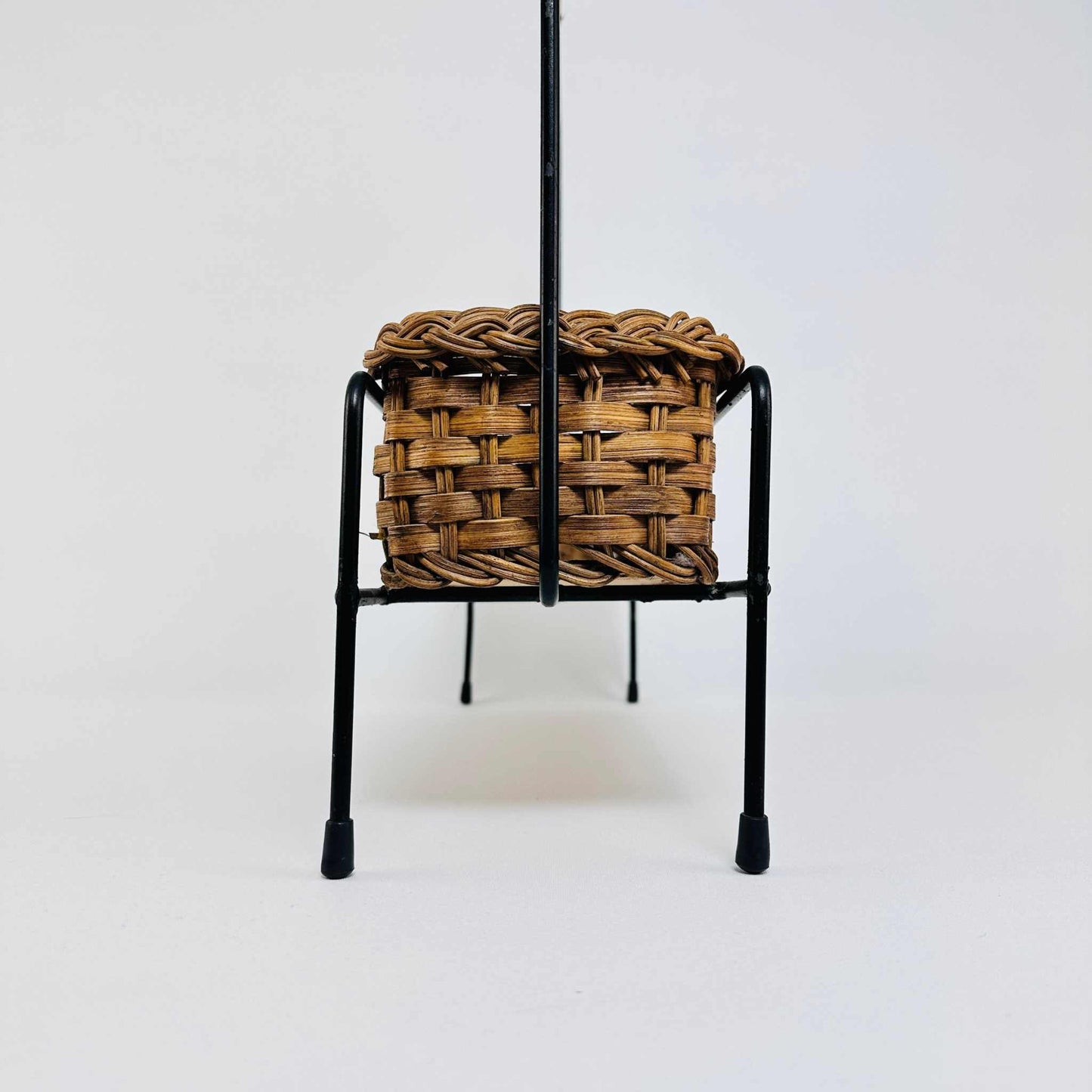 Korb Flaschenhalter aus Metal und Geflecht 1950er