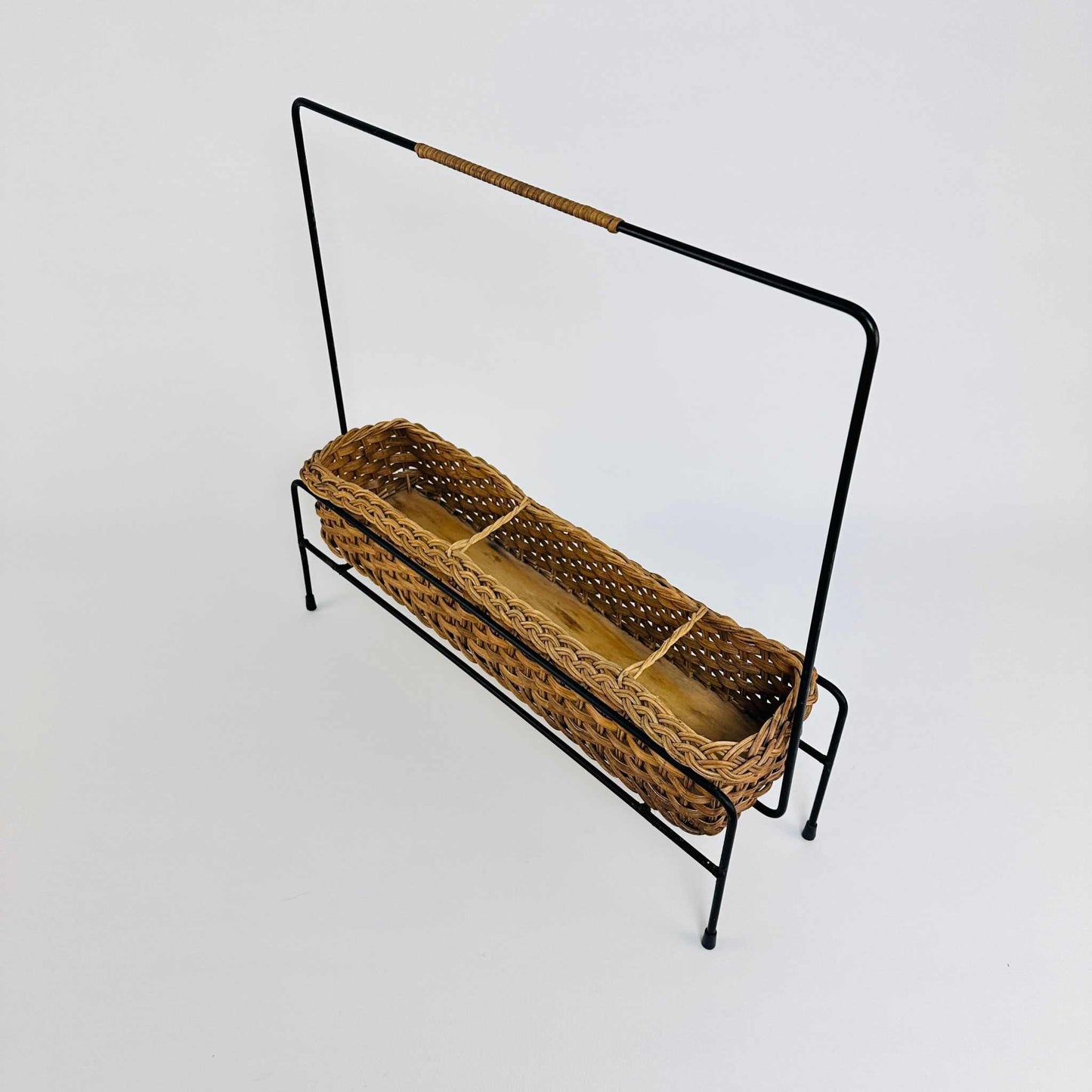 Korb Flaschenhalter aus Metal und Geflecht 1950er