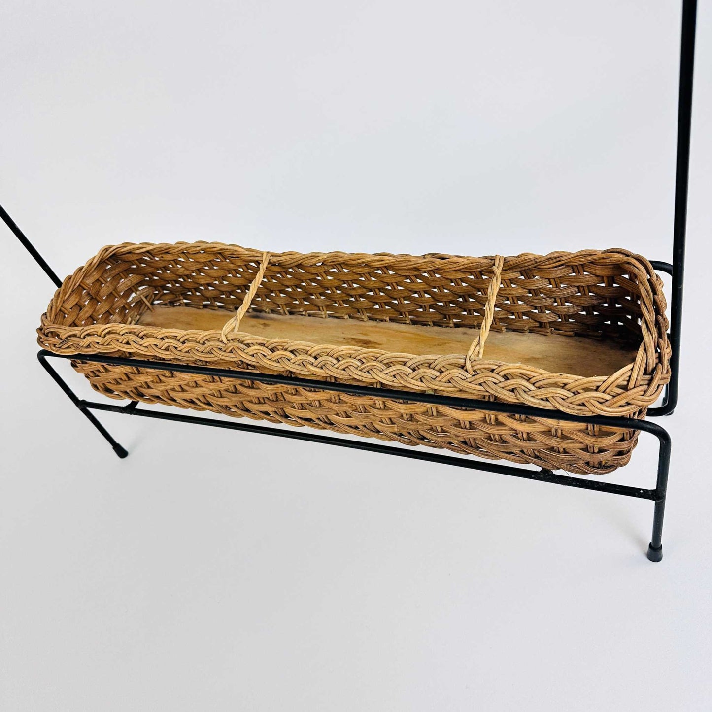 Korb Flaschenhalter aus Metal und Geflecht 1950er
