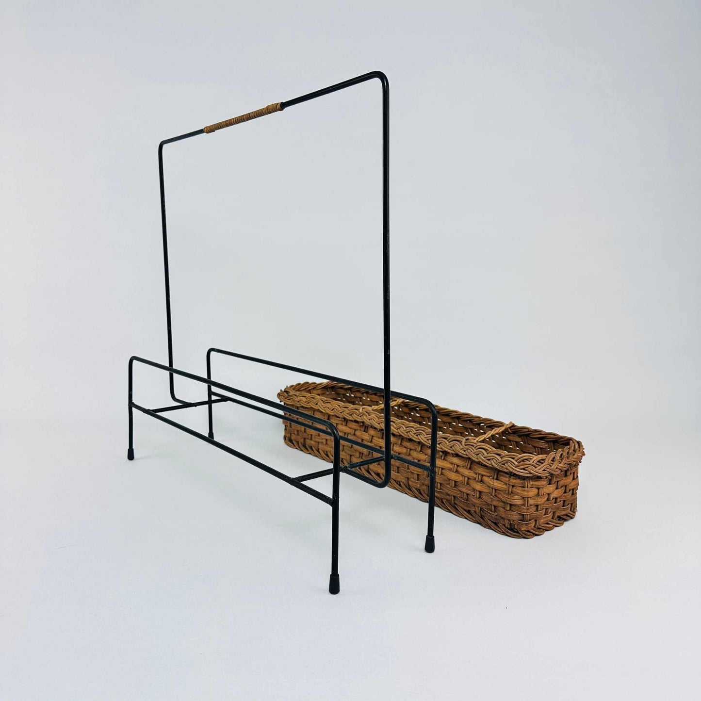 Korb Flaschenhalter aus Metal und Geflecht 1950er
