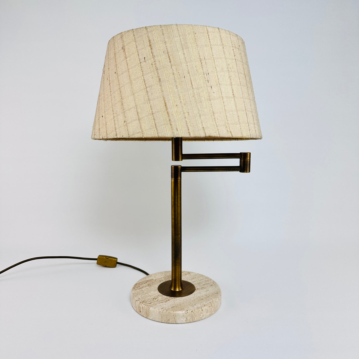 Travertin und Messing Schwenkarm Tischleuchte Hillebrand 7444 1980er