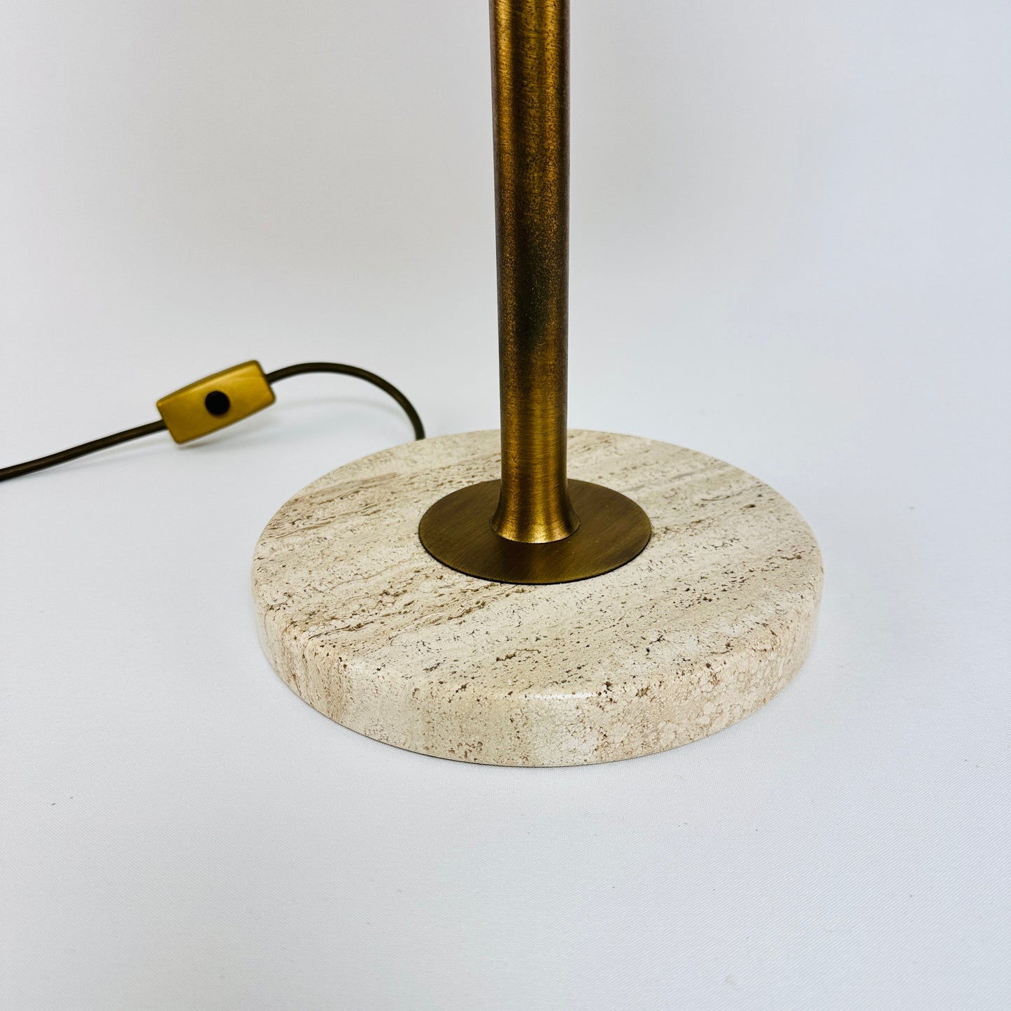 Travertin und Messing Schwenkarm Tischleuchte Hillebrand 7444 1980er