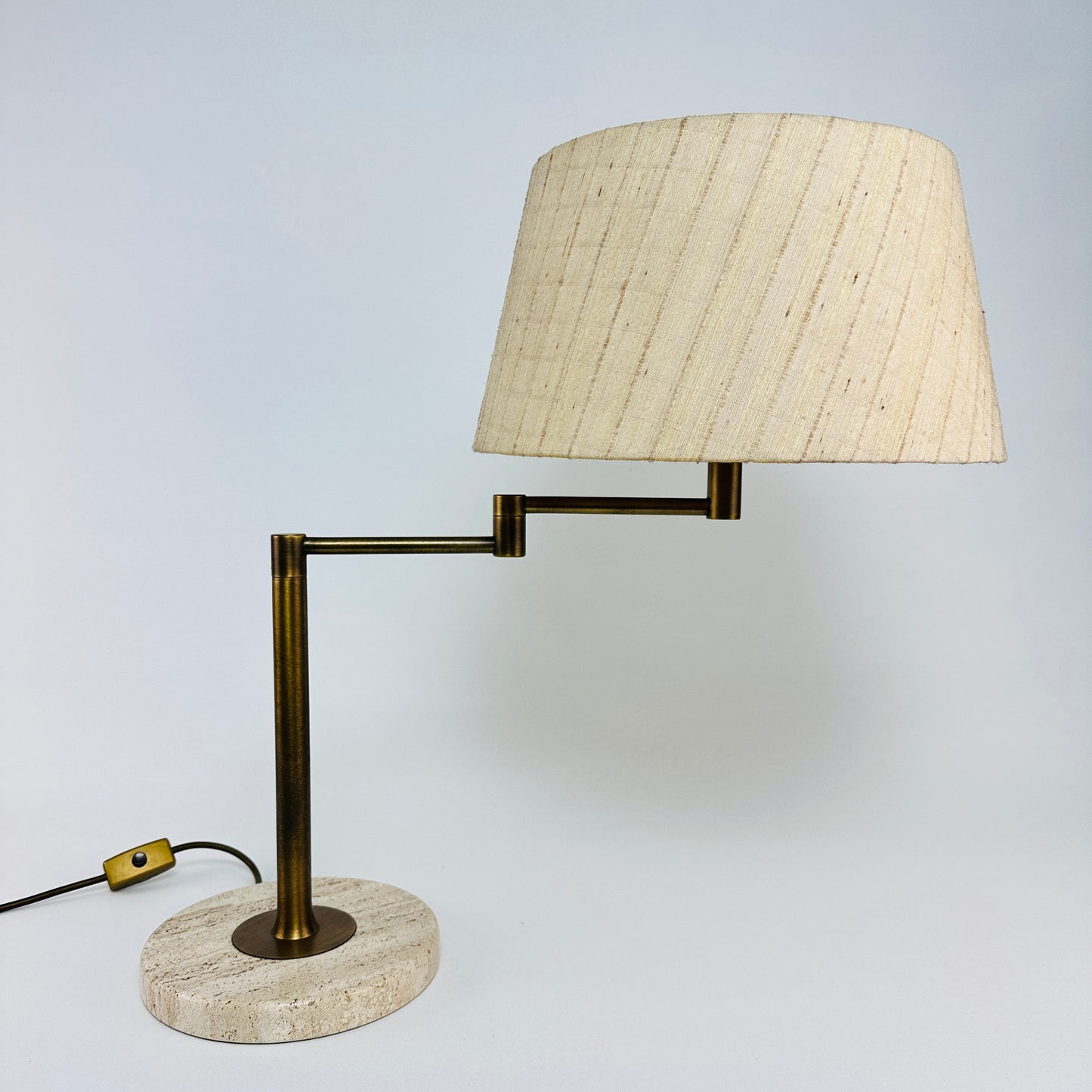 Travertin und Messing Schwenkarm Tischleuchte Hillebrand 7444 1980er