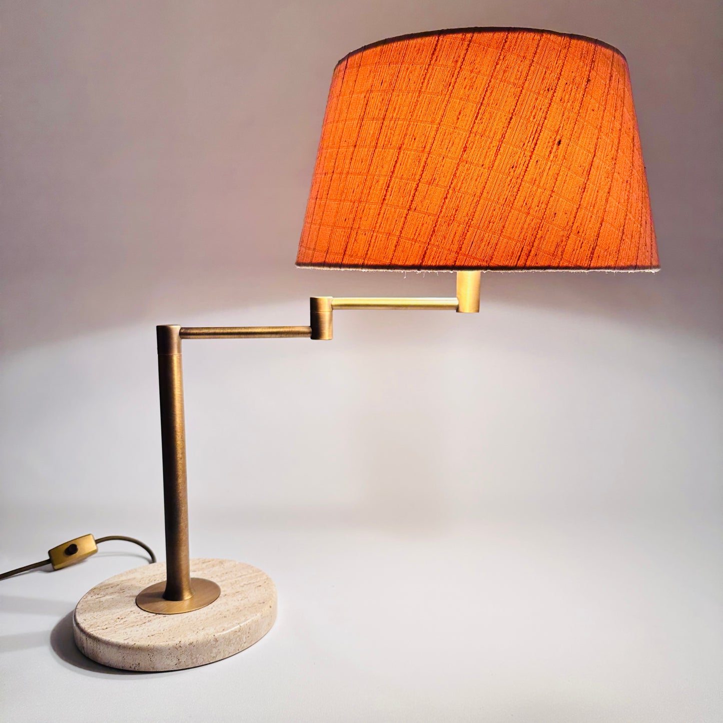 Travertin und Messing Schwenkarm Tischleuchte Hillebrand 7444 1980er