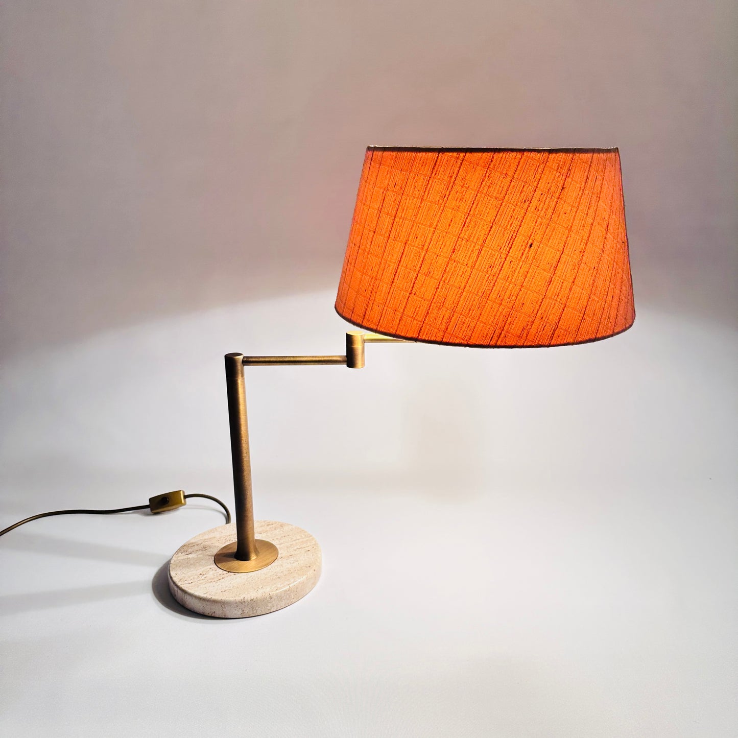 Travertin und Messing Schwenkarm Tischleuchte Hillebrand 7444 1980er