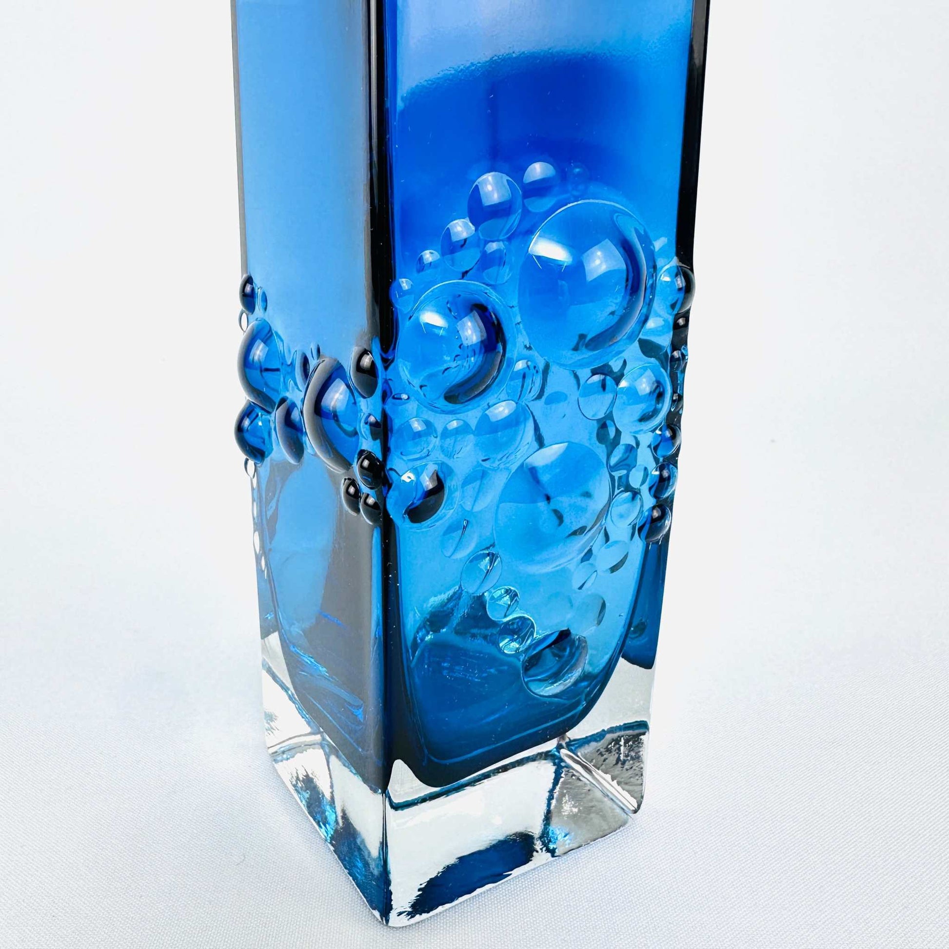 Blaue Glasvase „Bulle“ von Tamara Aladin, finnisches Design der 1970er Jahre