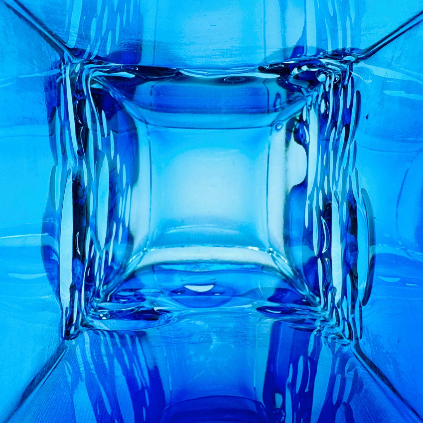 Blaue Glasvase „Bulle“ von Tamara Aladin, finnisches Design der 1970er Jahre, mundgeblasen und skulptural
