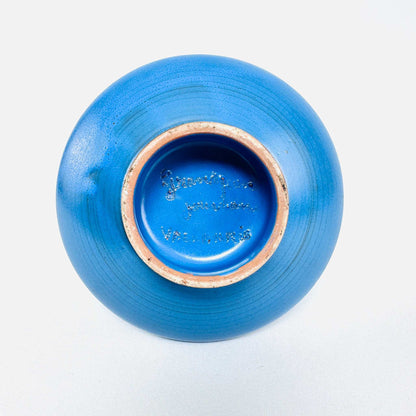 Unterseite der blauen Grandjean-Jourdan-Vase mit eingeritzter Signatur und unglasiertem Standring