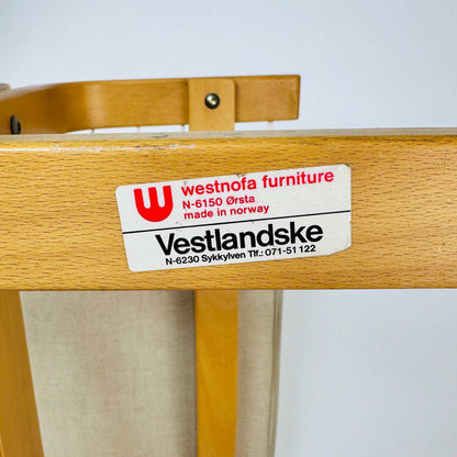 Herstelleraufkleber von Westnofa furniture und Vestlandske auf der Unterseite des Holzgestells