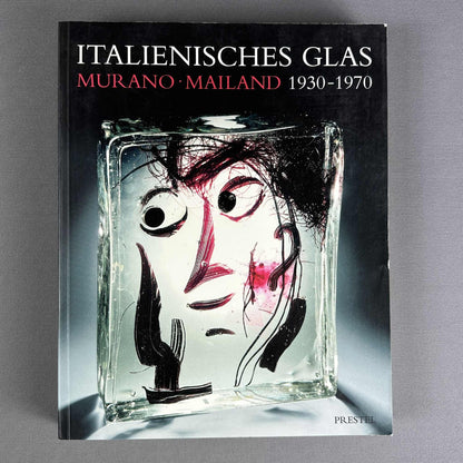 Buchcover Italienisches Glas Murano Mailand 1930–1970 mit einer bemalten quadratischen Glasvase
