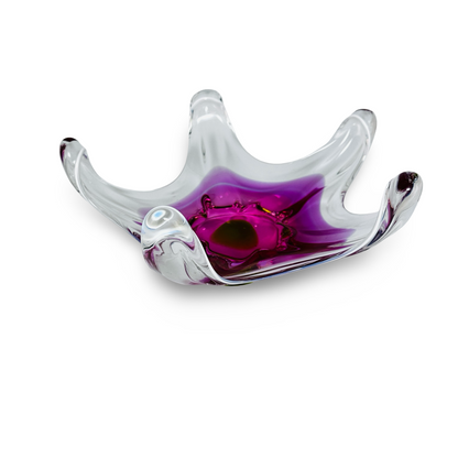 Hospodka-Sternschale aus Chřibská, Blick in die rosa-violette Mulde mit grünem Zentrum