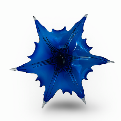 Blaue Hospodka-Sternschale von oben, Zentrum mit dunklem Sommerso-Kern