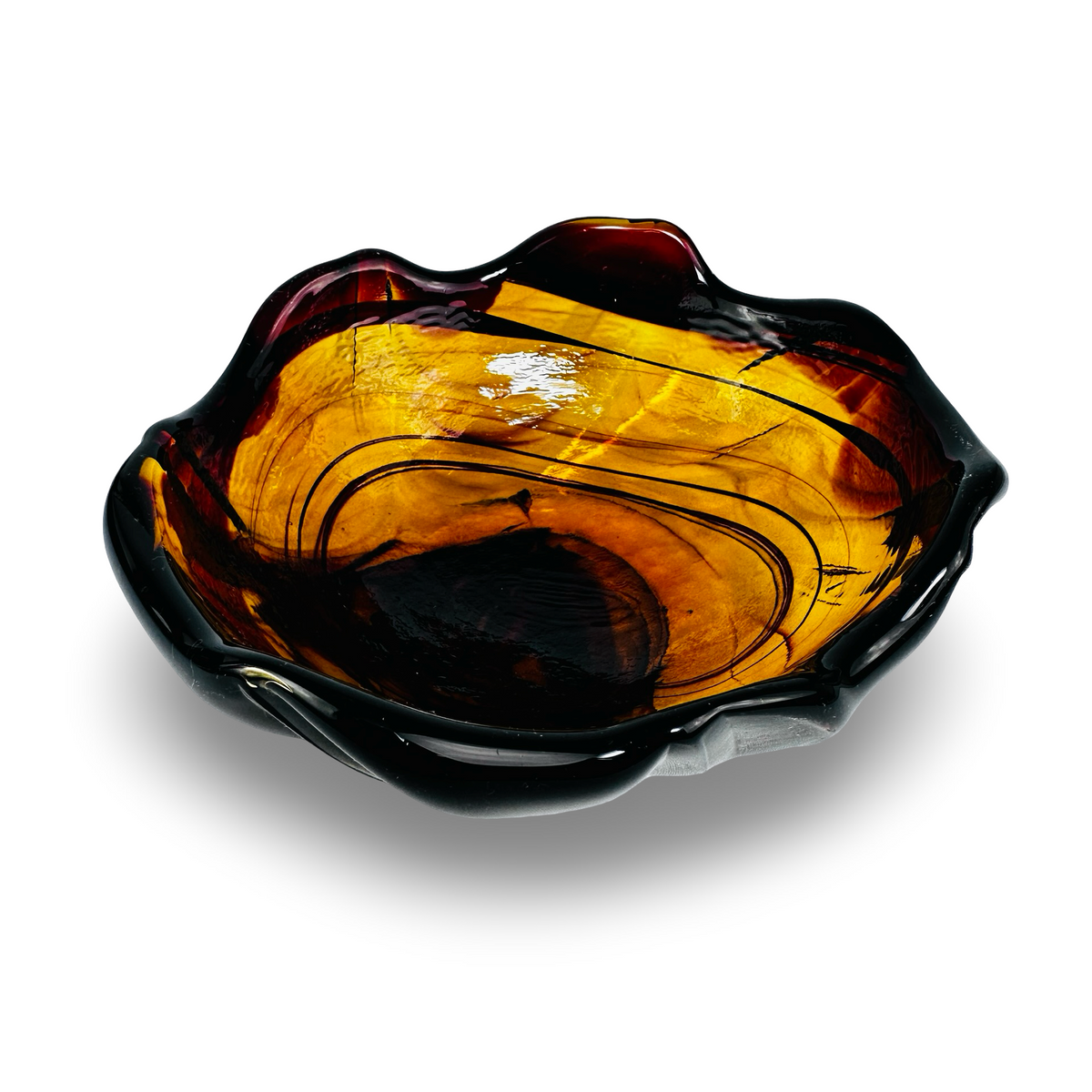 Bernsteinfarbene Kunstglas-Schale mit Aubergine-Schlieren, Blick schräg in die Mulde