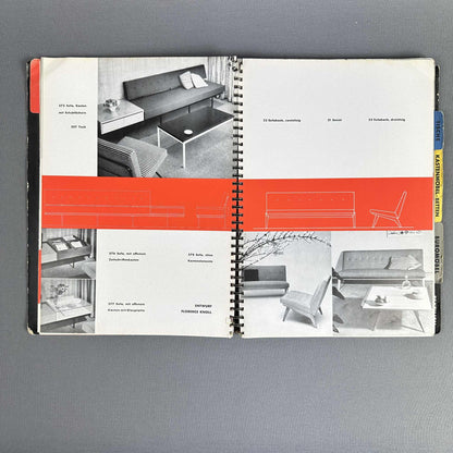 Doppelseite mit Florence-Knoll-Sofas, Sesseln, Tischen und roten Strichzeichnungen