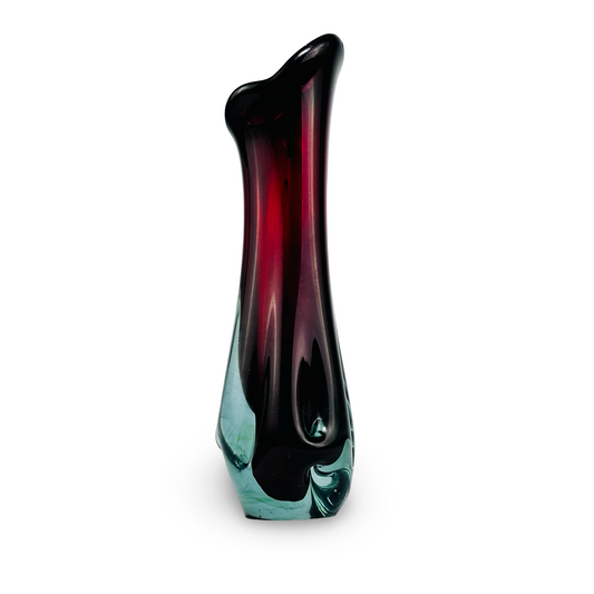 Chřibská Sommerso-Vase in Rubinrot mit aquagrünem Klarglasfuß, Josef Hospodka zugeschrieben, Vintage 1960er, Frontansicht