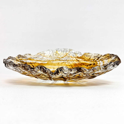 Seitenprofil der flachen Glasschale in Jakobsmuschelform mit gewelltem, klarem Rand, 1960er