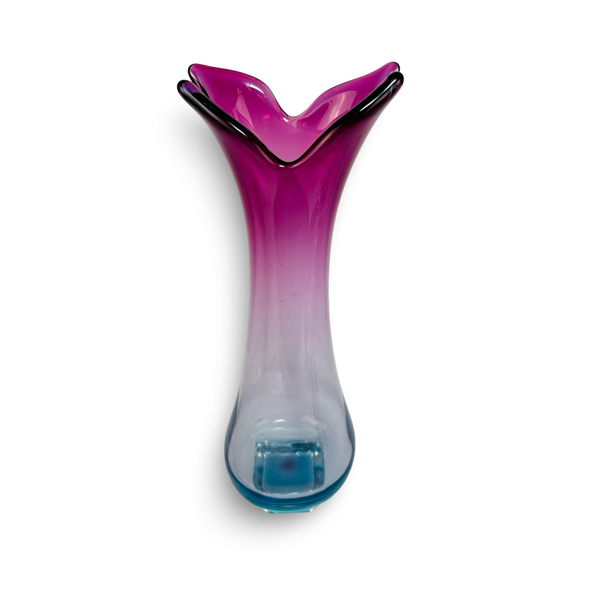 Leicht erhöhte Ansicht der Vintage Glasvase mit Farbverlauf von Amethyst über Klarglas zu Aquablau