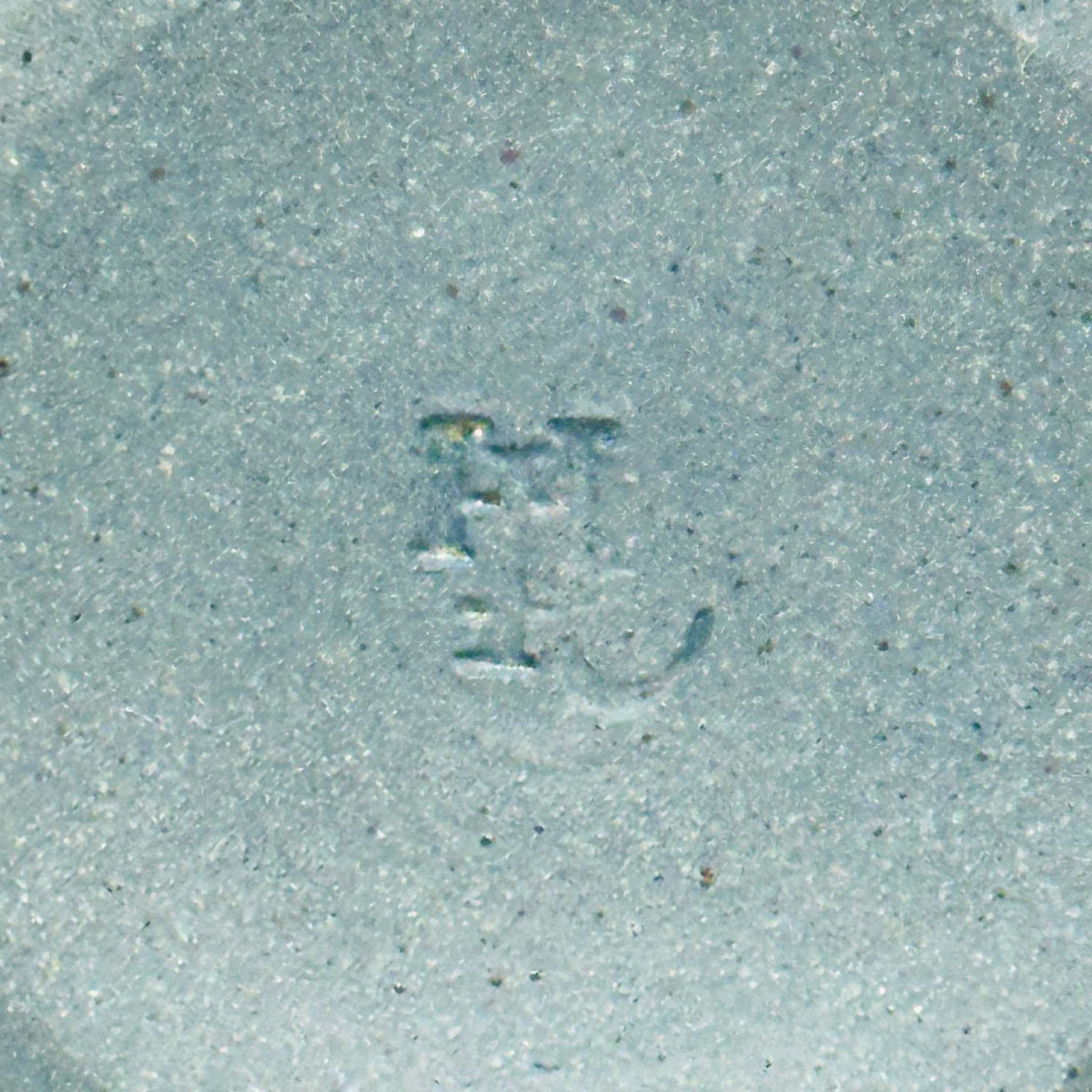 Detail der eingeprägten HK-Marke von Heiner Hans Körting, Dornburg