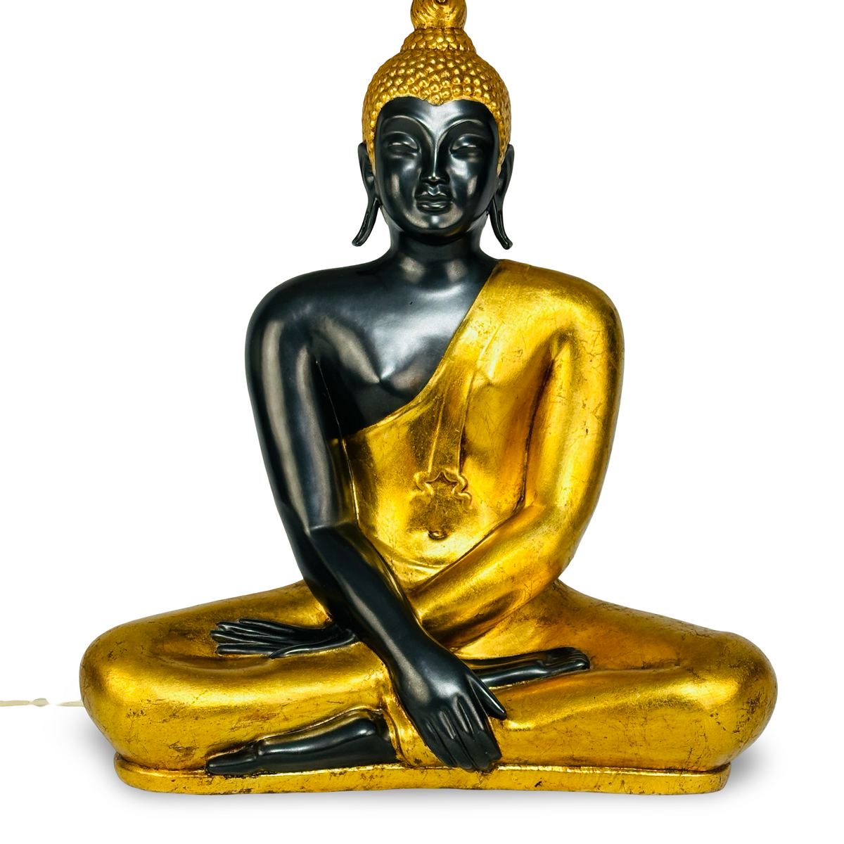 Keramik-Buddha-Lampenfuß ohne Schirm, leicht seitliche Ansicht mit über die Schulter geführtem Gewand