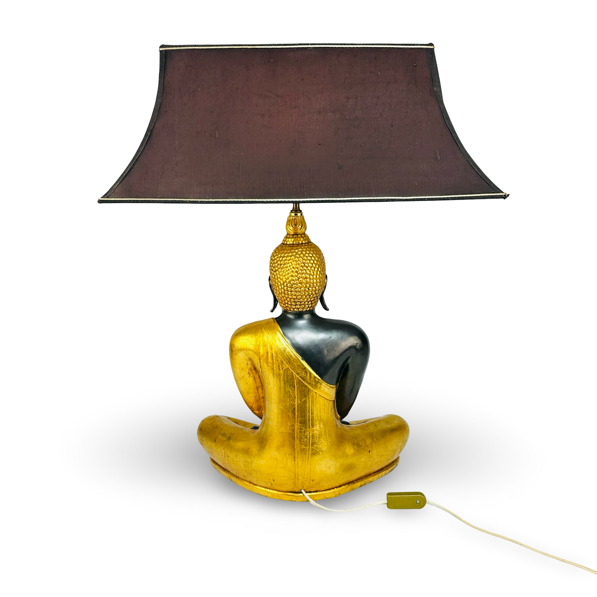 Buddha Tischlampe mit Pagodenschirm, Rückansicht mit Kabel und Schnurschalter