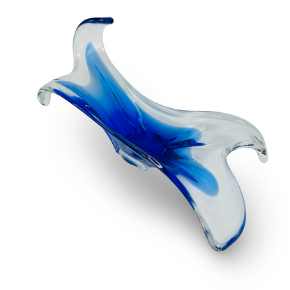 Draufsicht in die Murano Sommerso Schale, blauer Kern in dickem Klarglas