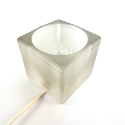 Draufsicht in die runde Öffnung der quadratischen Ice-Cube-Glasleuchte aus den 1970ern