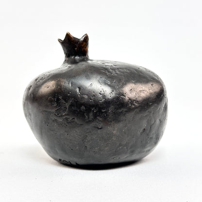 Frontansicht des dunklen Bronze-Granatapfels von Hannes Walker für Stransky aus den 1980ern