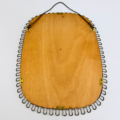 Rückansicht des Josef-Frank-Wandspiegels mit Holzplatte, Beschlägen und Kordelaufhängung