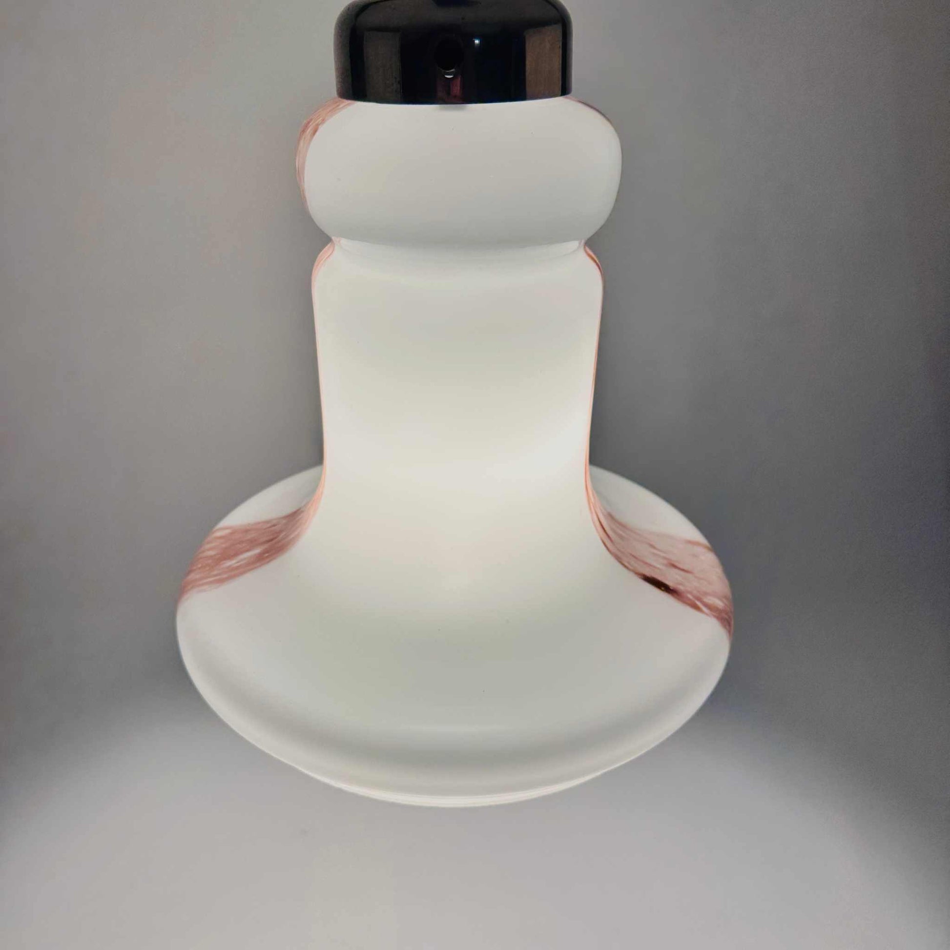 70er Jahre Hänge Leuchte aus Glas und Chrom mit 28 cm Durchmesser und 65 cm Gesamthöhe