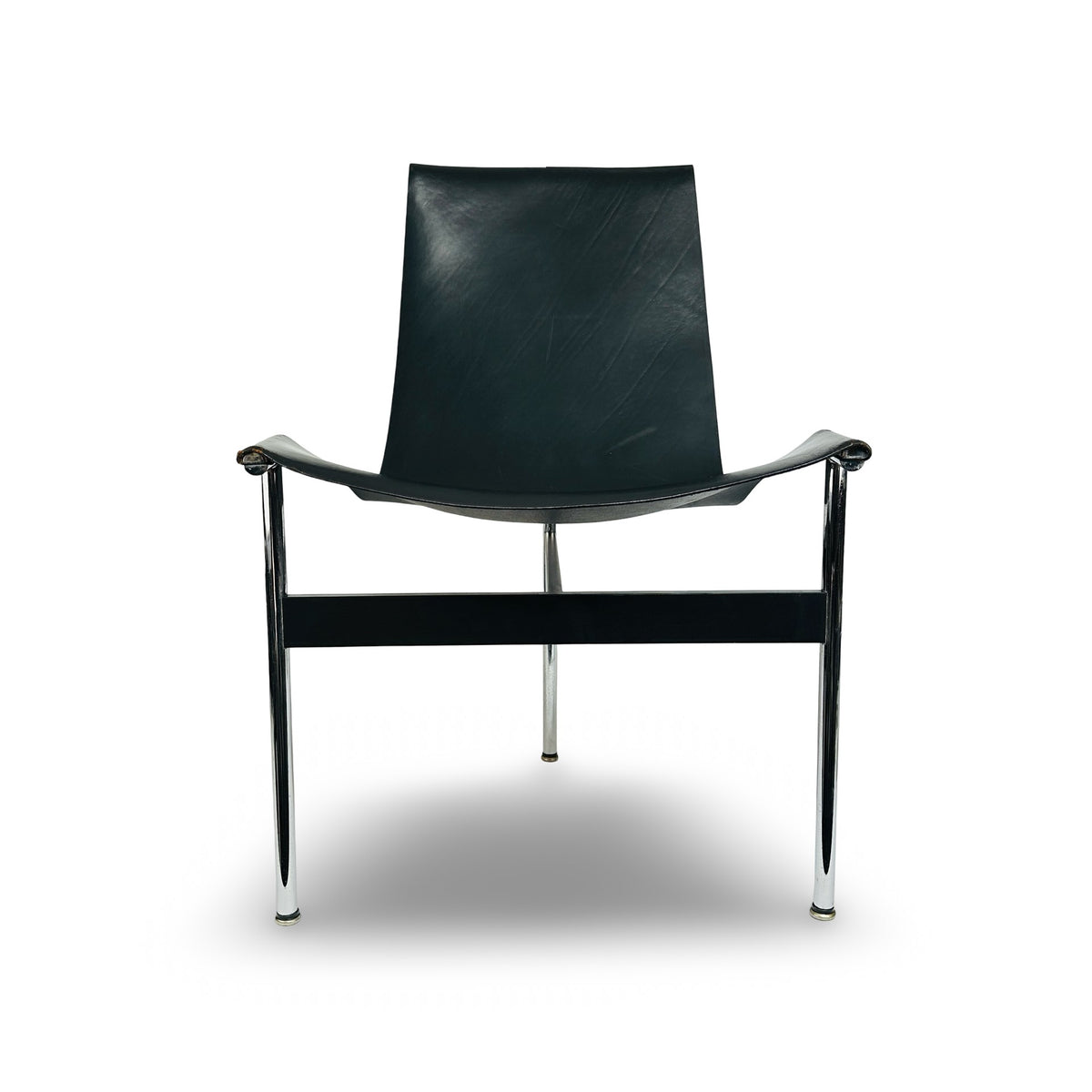 T-Chair 3LC von vorn mit schwarz lackierter T-Strebe und drei Chrombeinen