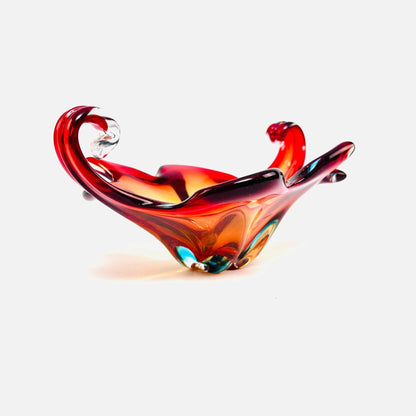 Schrägansicht der asymmetrischen Murano-Schale aus Italien der 1960er in Rot, Orange und Braun