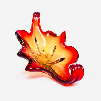 Steile Draufsicht in die offene Murano-Glasschale aus Italien der 1960er mit gedrehten Enden