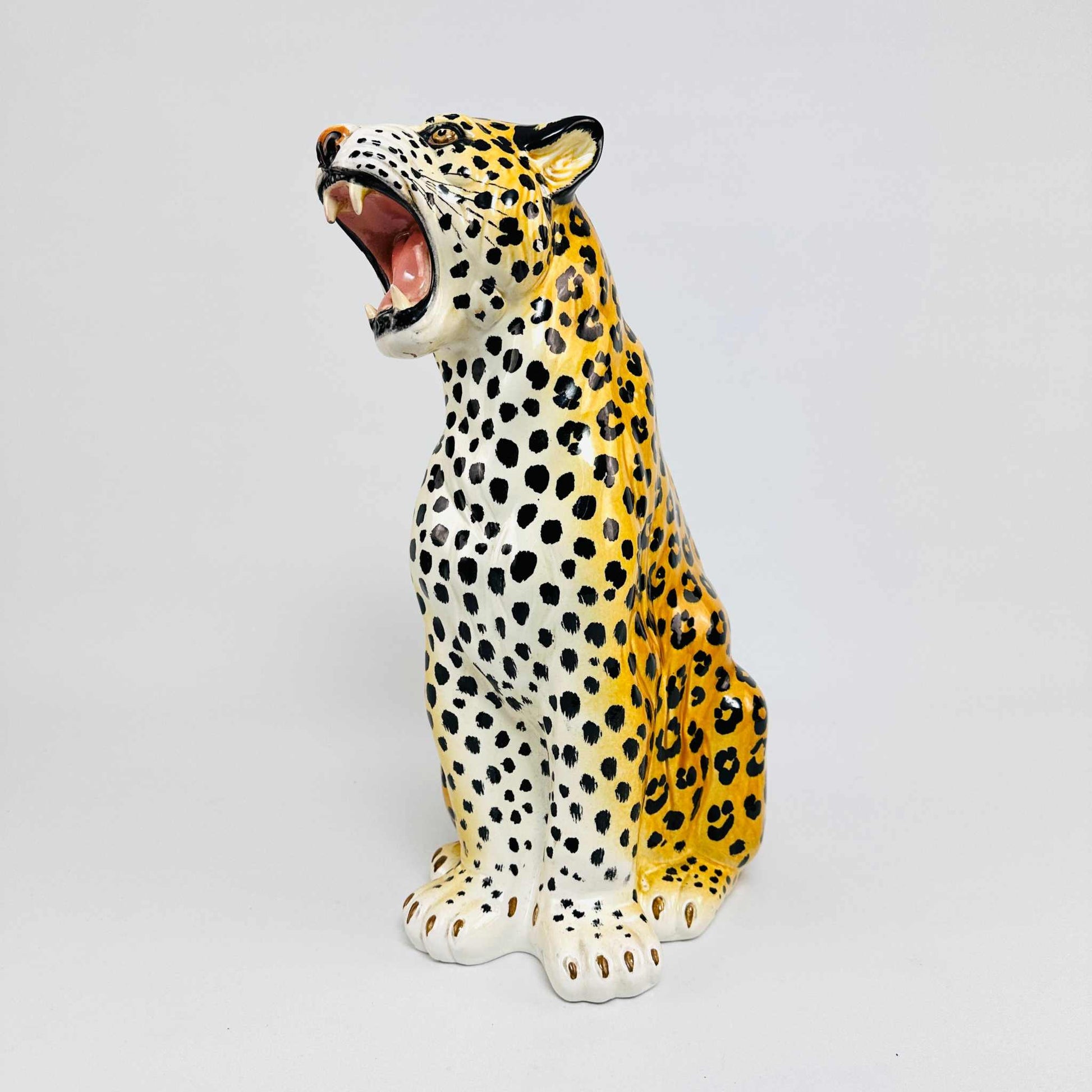 Keramik Leopard Italien 1960er Jahre signiert handbemalt stilisierte Rosetten