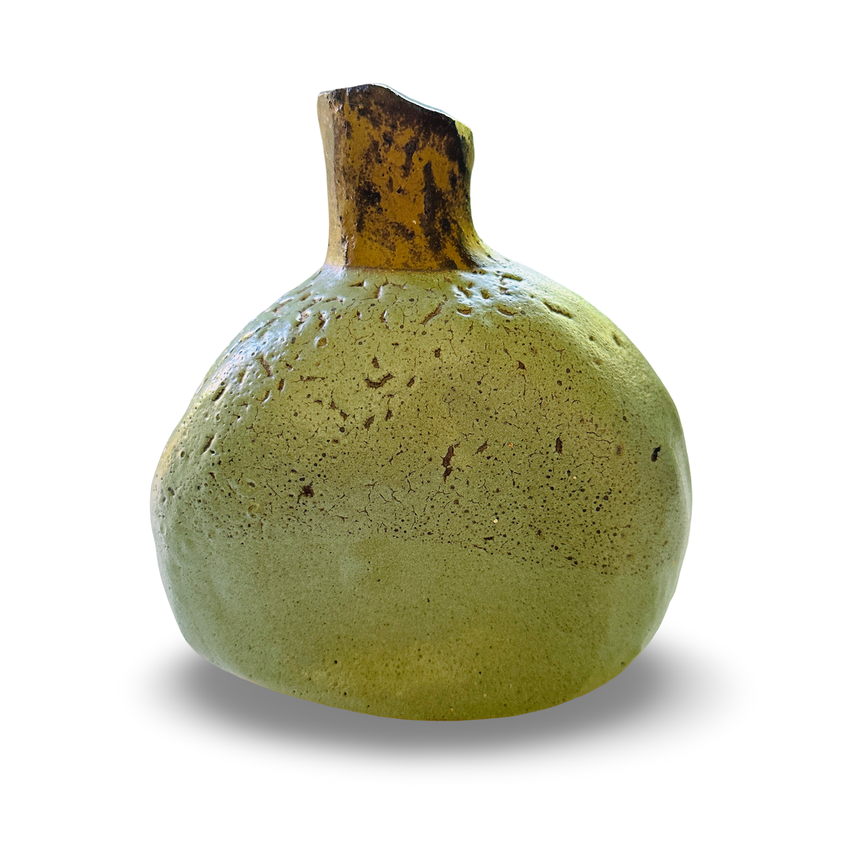 Vue arrière du vase pansu en céramique d'atelier à glaçure verte mouchetée