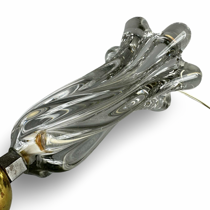 Seitliche Ansicht des abgenommenen Murano-Glasfußes mit gedrehten Rippen, 1950er