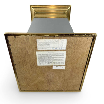 Unterseite der Deknudt Spiegelsäule mit Holzplatte, Etiketten und goldfarbenem Rahmen