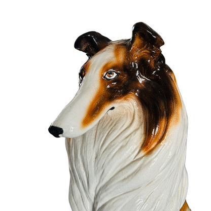 Nahaufnahme von Kopf und Brustfell der handbemalten Collie-Skulptur aus italienischer Keramik der 1960er