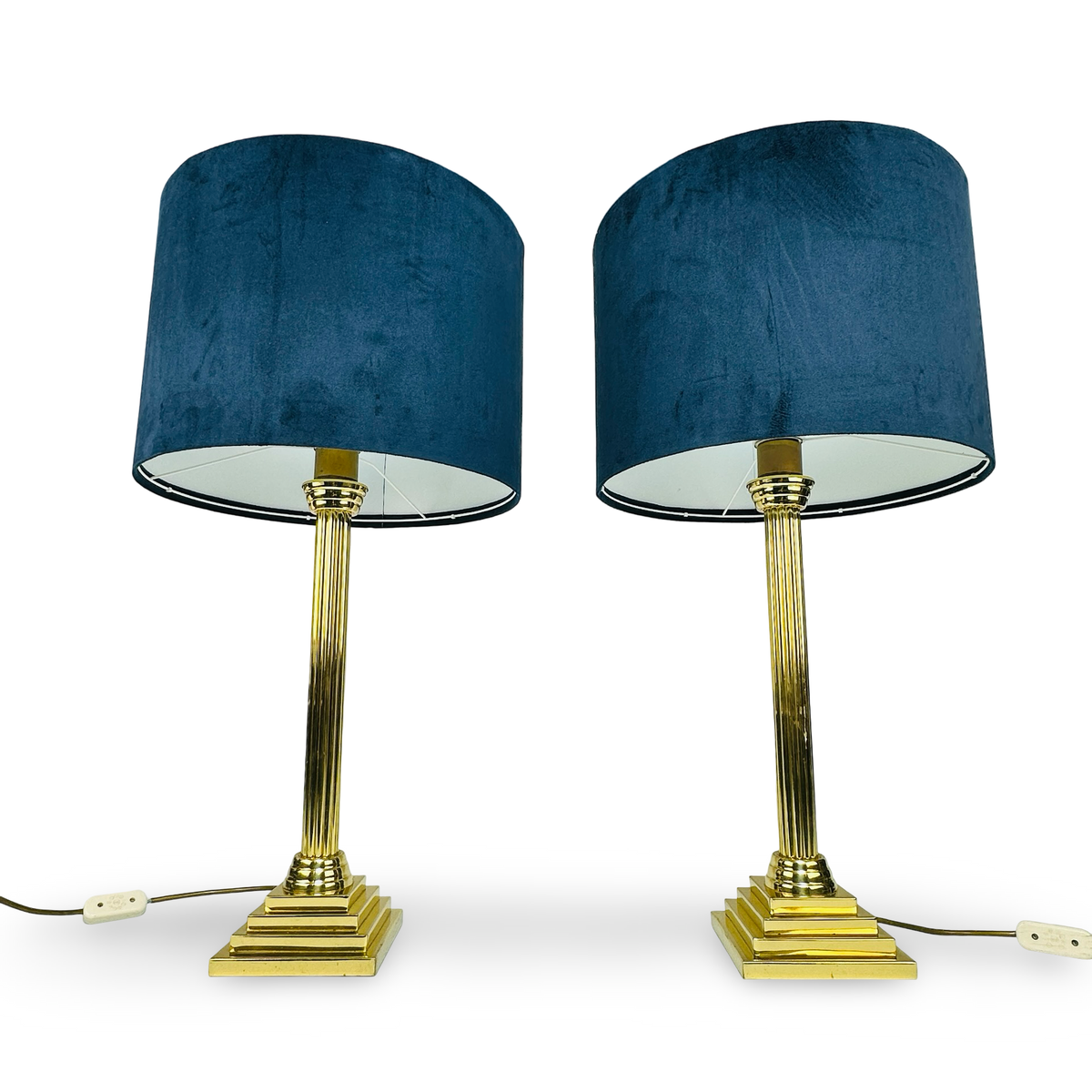 Lampes colonnes Hollywood Regency en laiton avec abat-jour tambour bleus, vue surélevée sur la doublure blanche