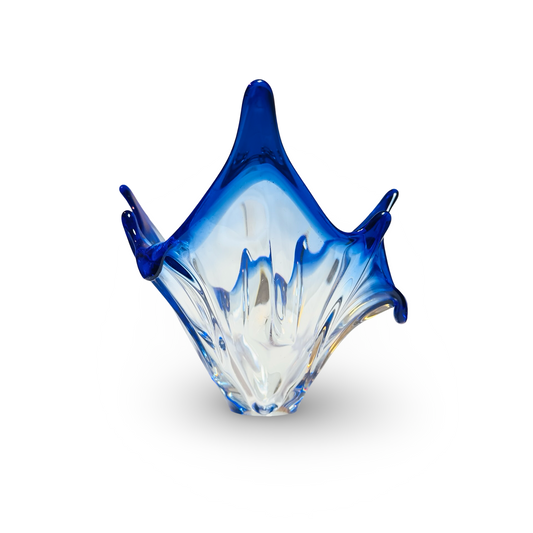 Dreieckige Murano Glasschale, Profilansicht mit Rippenstruktur im Klarglas