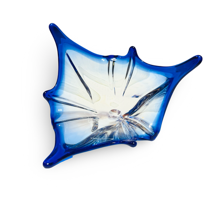 Murano Dreieckschale schräg von oben, Blick in die gerippte Innenseite